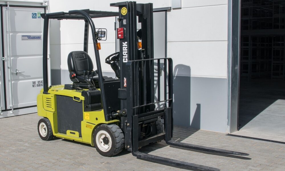 renting-vs.-buying-a-forklift:-understanding-maintenance-costs